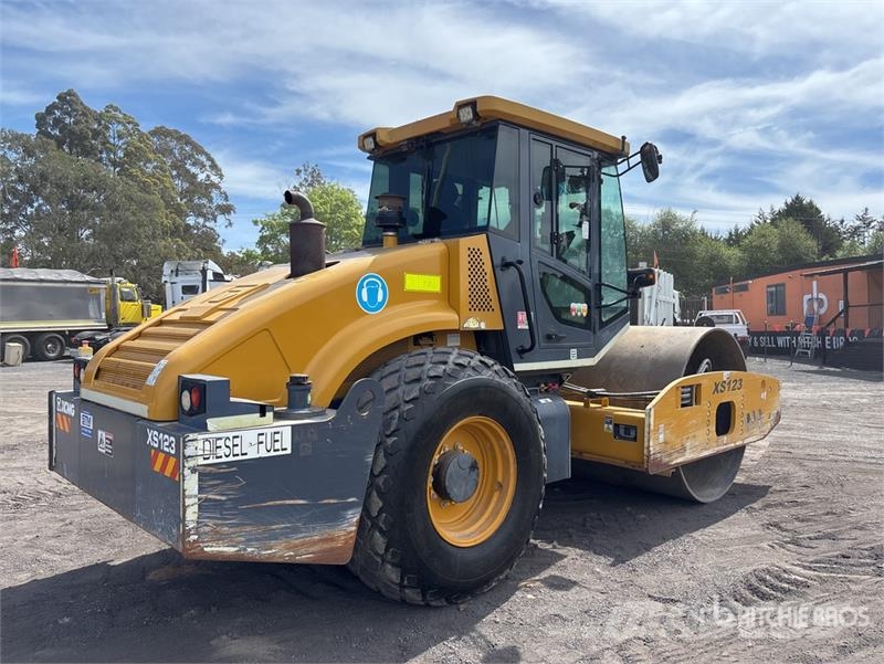 XCMG XS123 Smooth Drum Compactor Valjci sa jednim bubnjem