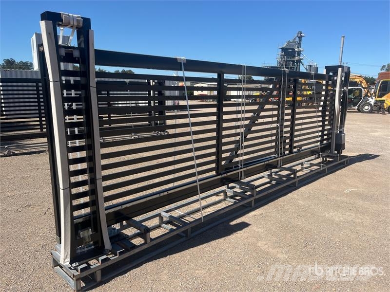  XPF20H 6 m x 1.6 m Steel Electric Driveway Gate (U ماكينات زراعية - غير ذلك