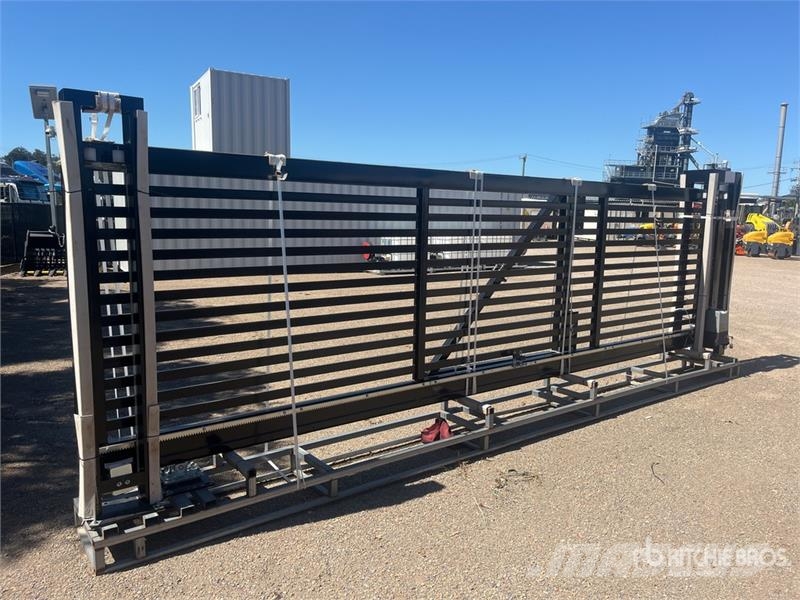  XPF20H 6 m x 1.6 m Steel Electric Driveway Gate (U ماكينات زراعية - غير ذلك