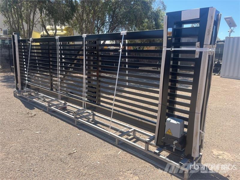  XPF20H 6 m x 1.6 m Steel Electric Driveway Gate (U ماكينات زراعية - غير ذلك