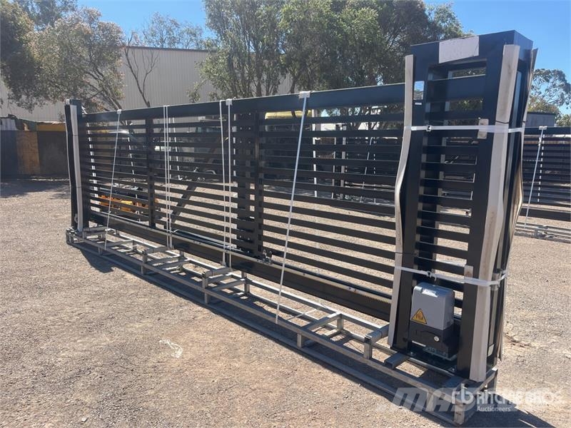  XPF20H 6 m x 1.6 m Steel Electric Driveway Gate (U ماكينات زراعية - غير ذلك