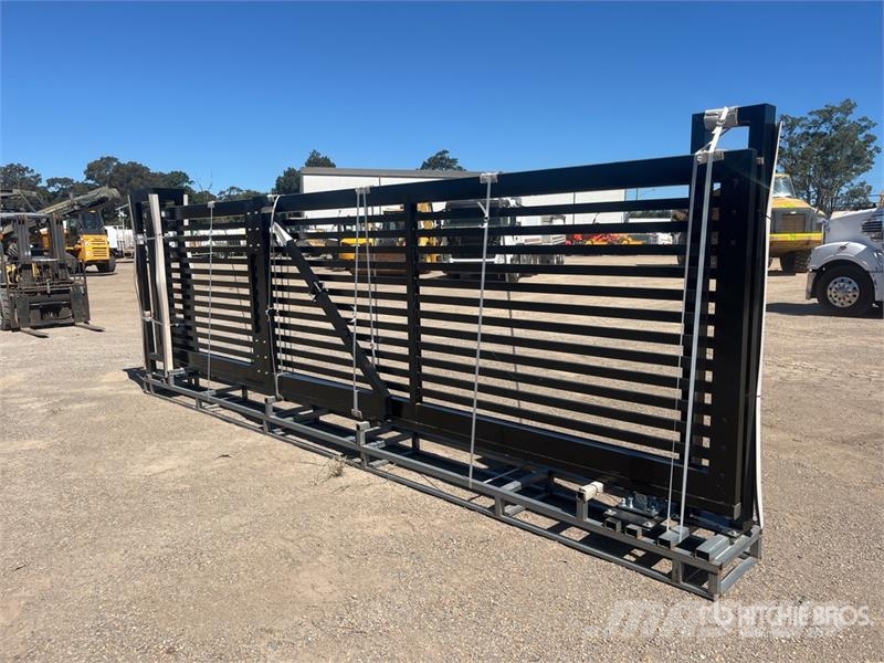  XPF20H 6 m x 1.6 m Steel Electric Driveway Gate (U ماكينات زراعية - غير ذلك