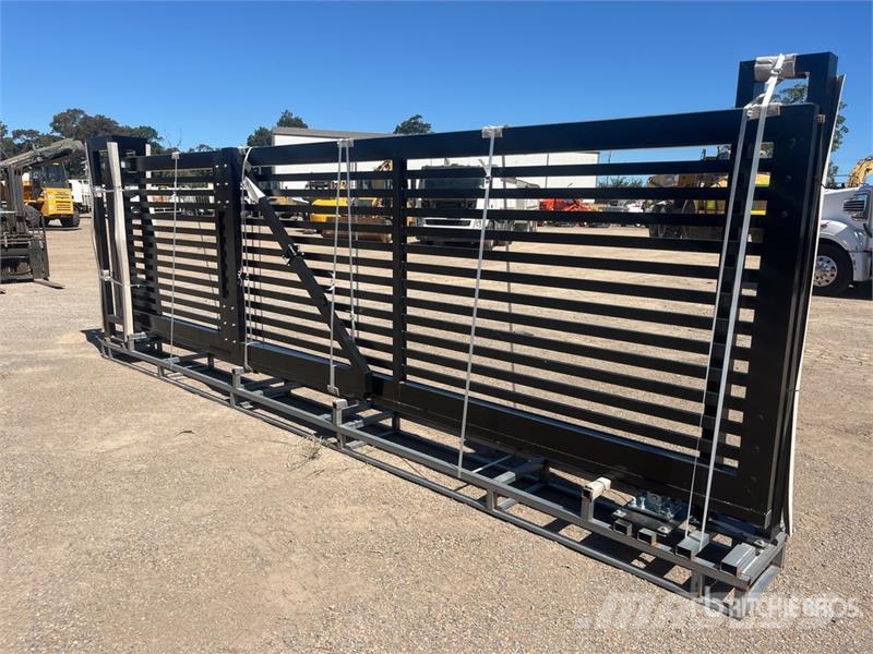  XPF20H 6 m x 1.6 m Steel Electric Driveway Gate (U ماكينات زراعية - غير ذلك