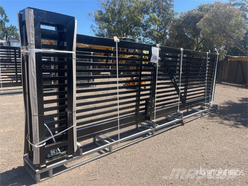  XPF20H 6 m x 1.6 m Steel Electric Driveway Gate (U ماكينات زراعية - غير ذلك