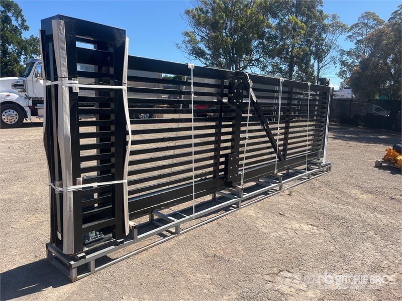  XPF20H 6 m x 1.6 m Steel Electric Driveway Gate (U ماكينات زراعية - غير ذلك