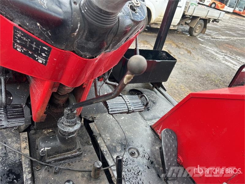Zetor 7211 2WD Tractor (Inoperable) Tractors