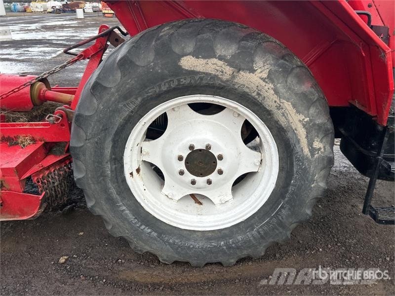 Zetor 7211 2WD Tractor (Inoperable) Tractors