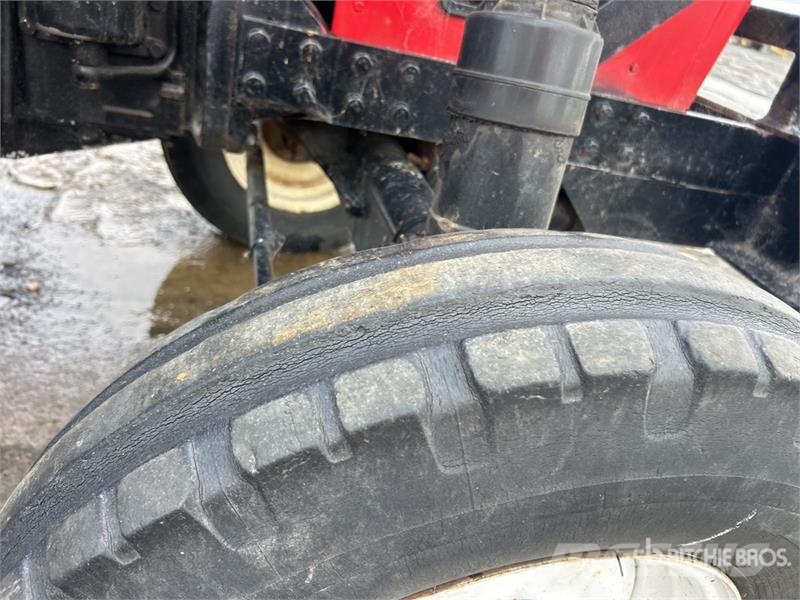 Zetor 7211 2WD Tractor (Inoperable) Tractors