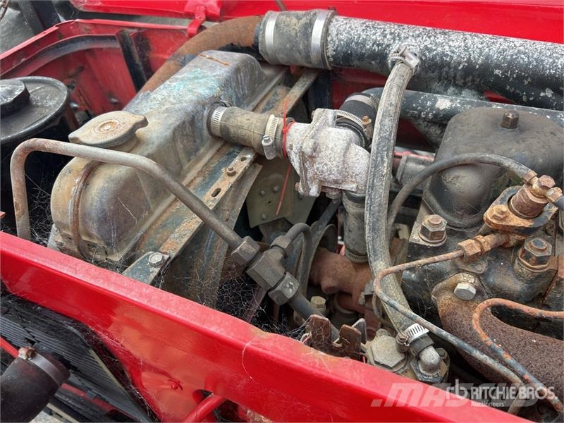 Zetor 7211 2WD Tractor (Inoperable) Tractors