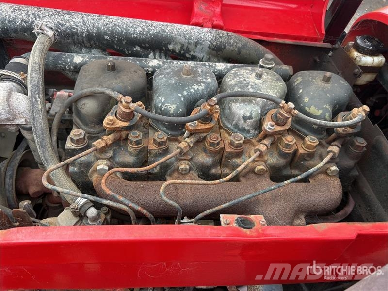 Zetor 7211 2WD Tractor (Inoperable) Tractors