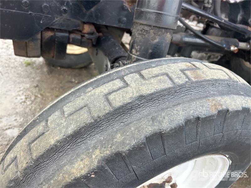 Zetor 7211 2WD Tractor (Inoperable) Tractors