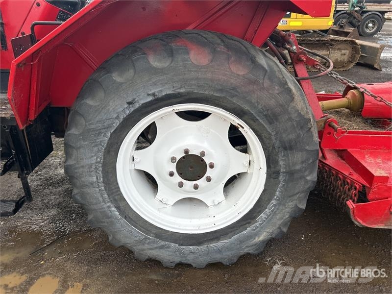 Zetor 7211 2WD Tractor (Inoperable) Tractors