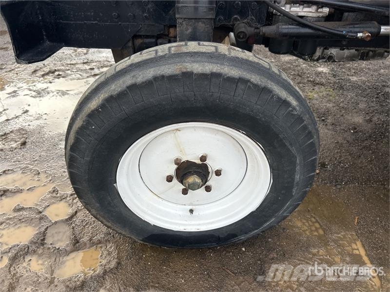 Zetor 7211 2WD Tractor (Inoperable) Tractors