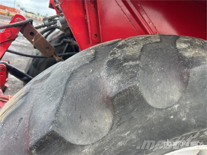 Zetor 7211 2WD Tractor (Inoperable) Tractors