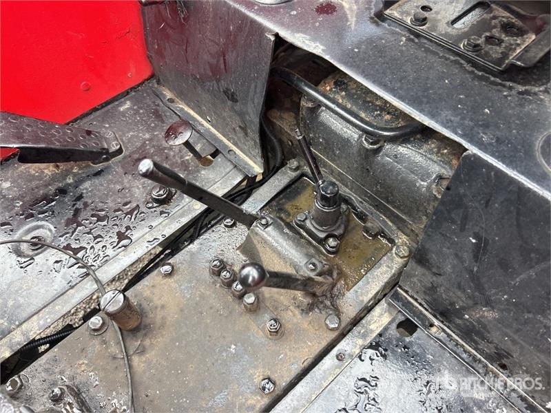 Zetor 7211 2WD Tractor (Inoperable) Tractors