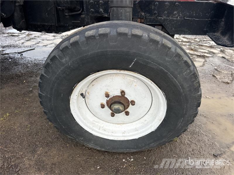 Zetor 7211 2WD Tractor (Inoperable) Tractors
