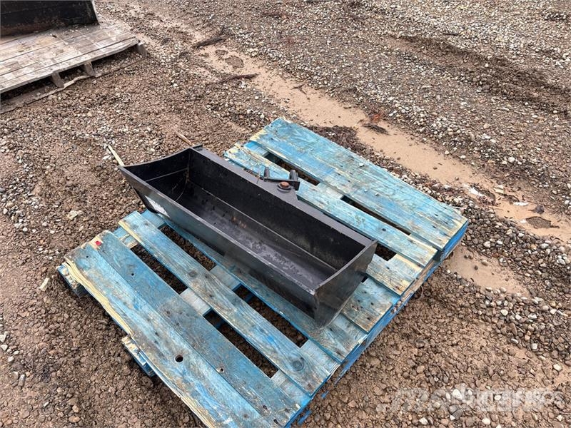 32 in Tilting Mini Excavator Bucket (Unused) دلاء
