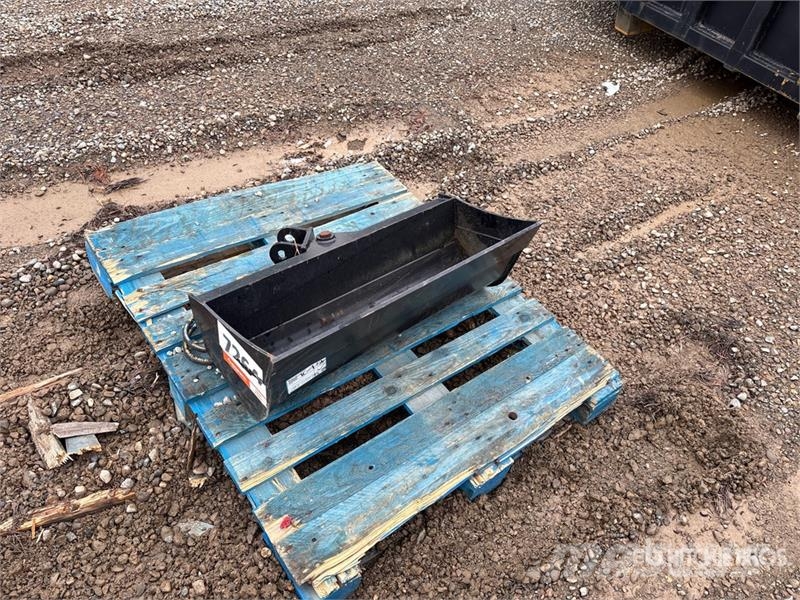 32 in Tilting Mini Excavator Bucket (Unused) دلاء