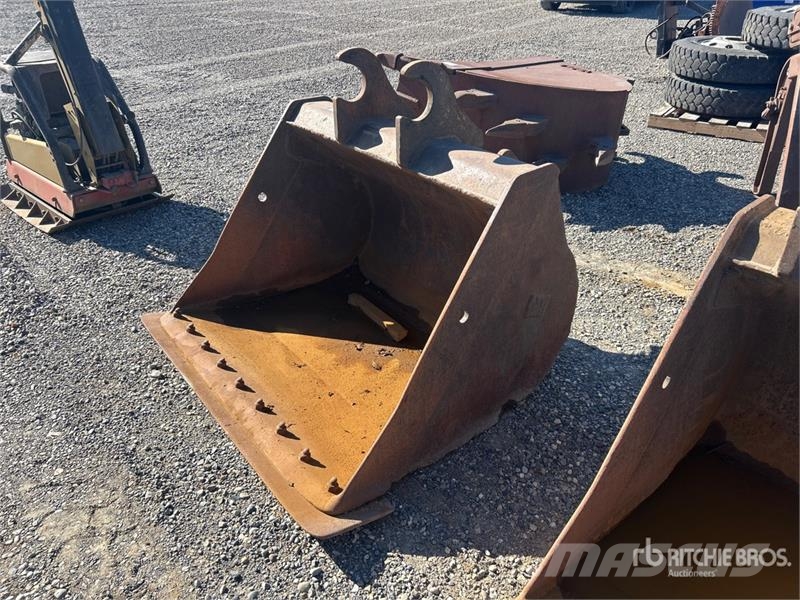  51 in Q/C Cleanup Excavator Bucket دلاء