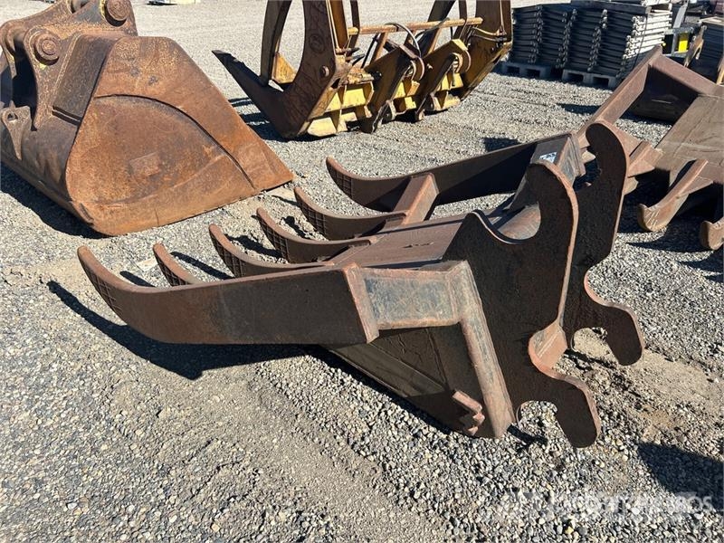  65 in Excavator Rake مكابس وميبسات التبن