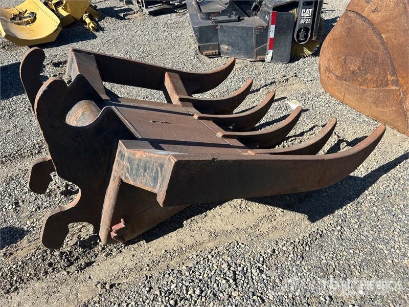  65 in Excavator Rake مكابس وميبسات التبن