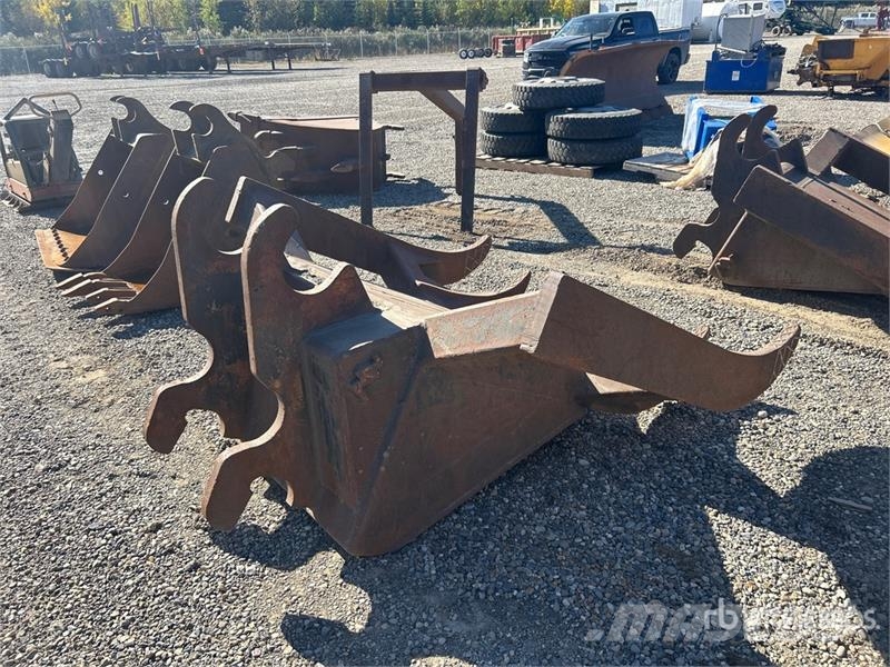  72 in Excavator Rake مكابس وميبسات التبن