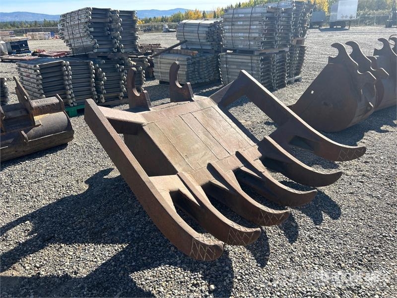  72 in Excavator Rake مكابس وميبسات التبن