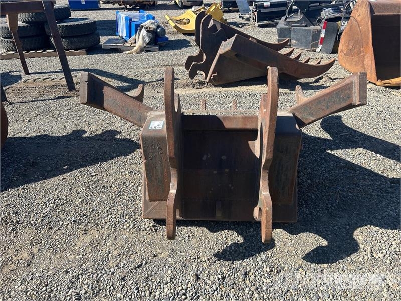  72 in Excavator Rake مكابس وميبسات التبن