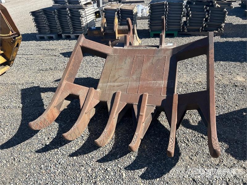  72 in Excavator Rake مكابس وميبسات التبن
