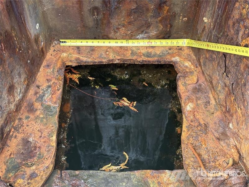  87 ft x 26 ft 6 in Fish Farm Support Barge Other components