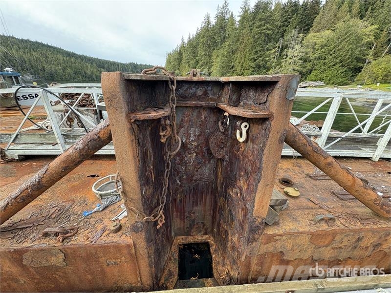  87 ft x 26 ft 6 in Fish Farm Support Barge Other components