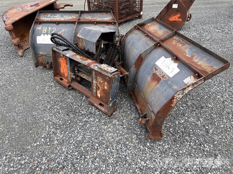 9 ft Power-V Snow Plow - Fits Skid Steer Loader Chasse neige