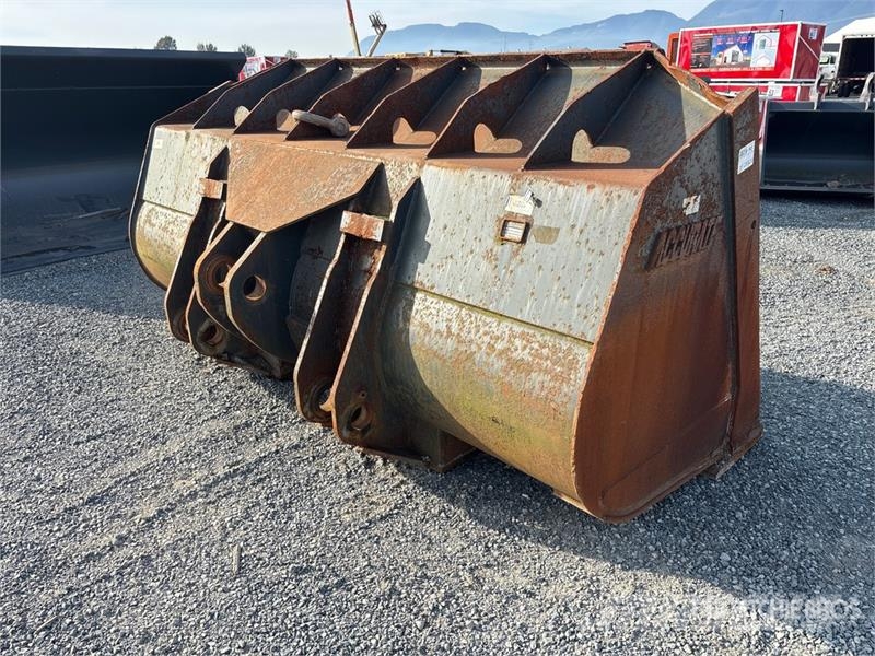 Accurate Fabricating 126 in Wheel Loader Bucket Žlice