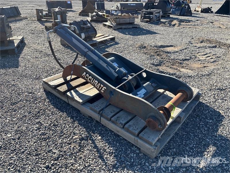 Accurate Fabricating 26 in Hydraulic Excavator Thumb (Unused) Cucharones