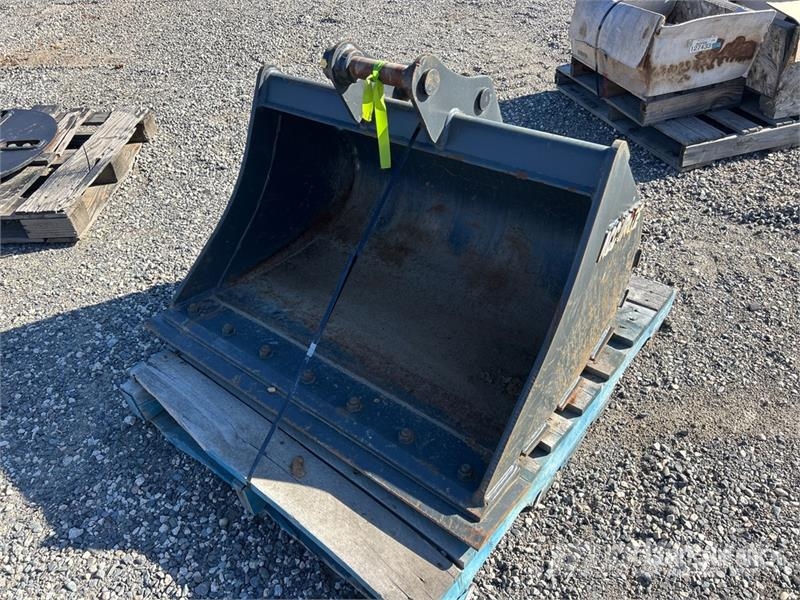 Accurate Fabricating 42 in Cleanup Excavator Bucket (Unused) Cucharones
