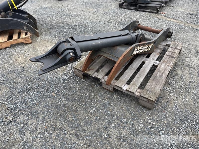 Accurate Fabricating 52 in Hydraulic Excavator Thumb Ковши