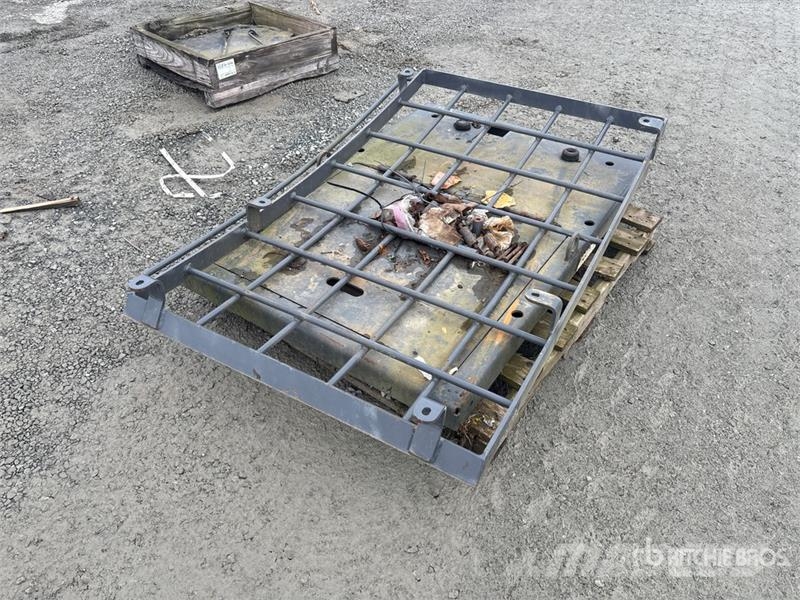 Accurate Fabricating 64 in Cab Guard مكونات أخرى