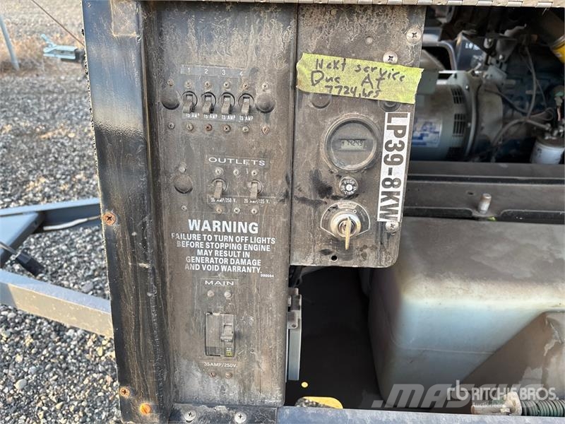 Allmand Bros 8 kW Light Tower Light towers