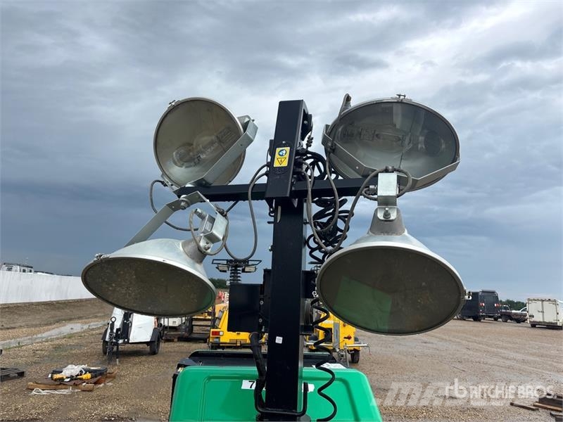 Allmand Night-Lite V-Series 8 kW Light Tower 照明燈