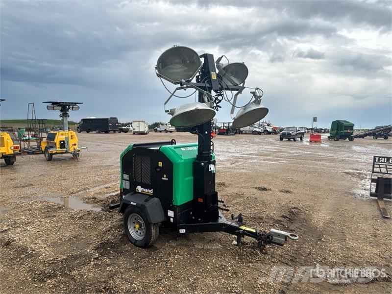 Allmand Night-Lite V-Series 8 kW Light Tower 照明燈