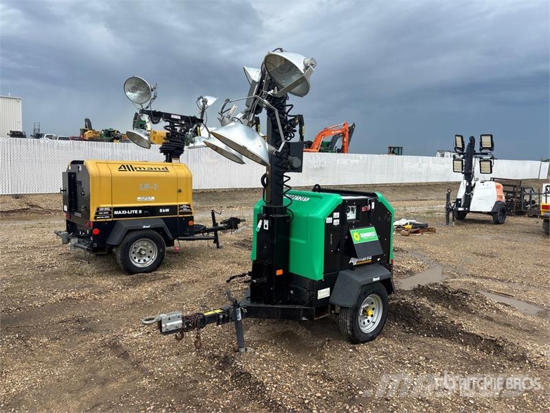 Allmand Night-Lite V-Series 8 kW Light Tower 照明燈