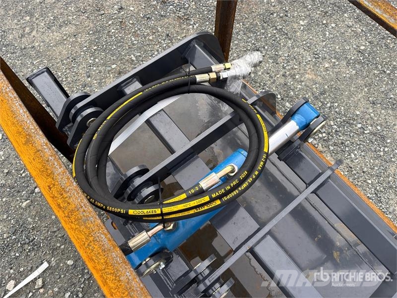  Anton Equipment MINI-HYBZ 48 in Mini Skid Steer Gr خطاطيف