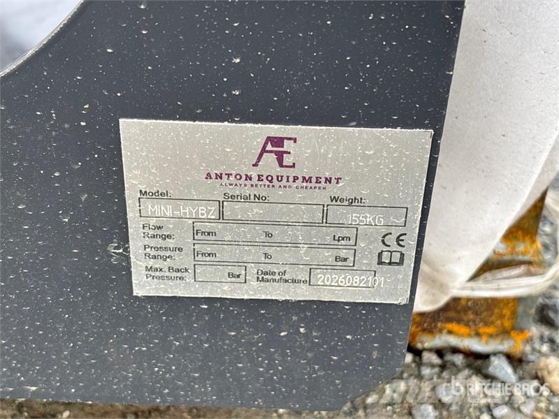 Anton Equipment MINI-HYBZ 48 in Mini Skid Steer Gr خطاطيف
