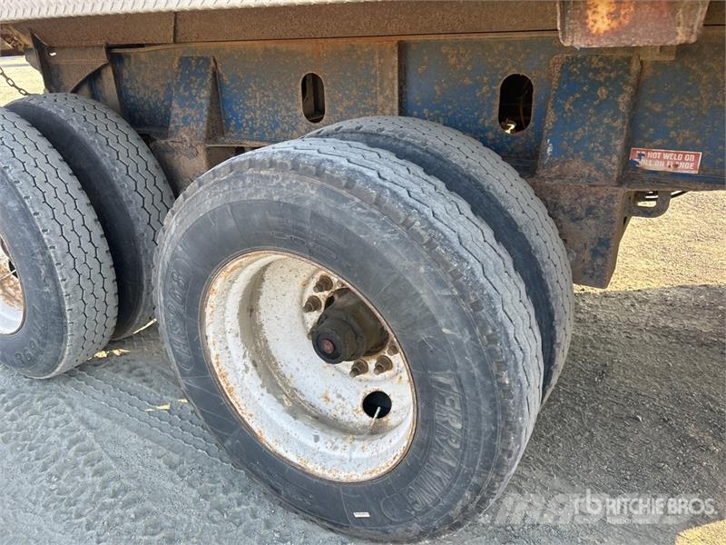 Arnes 30 ft Tri/A End Dump Trailer Самоскиди