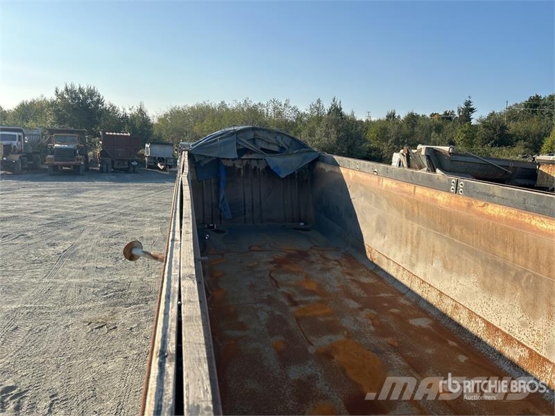 Arnes 30 ft Tri/A End Dump Trailer Самоскиди