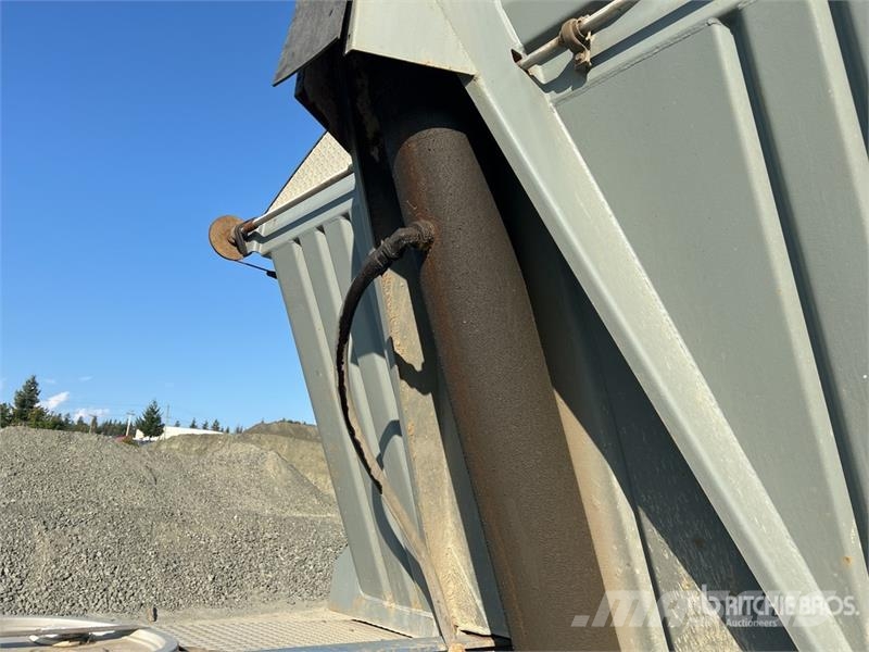 Arnes 30 ft Tri/A End Dump Trailer Самоскиди