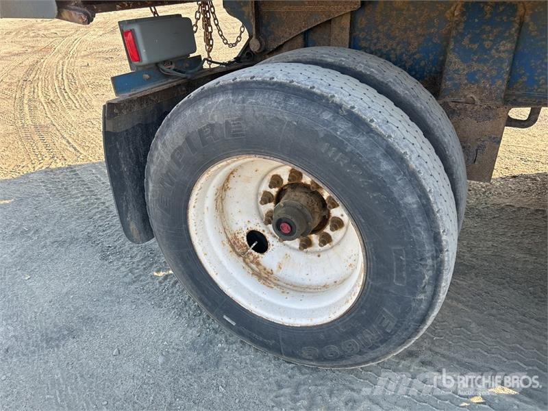 Arnes 30 ft Tri/A End Dump Trailer Самоскиди