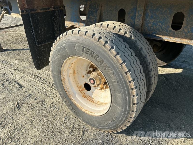 Arnes 30 ft Tri/A End Dump Trailer Самоскиди