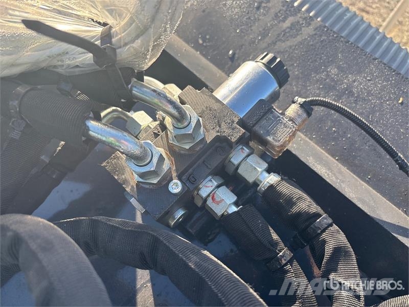 Arteer CM-300V 53 in Skid Steer Concrete Mixer (Unused) Αναμίκτες σκυροδέματος/κονιάματος
