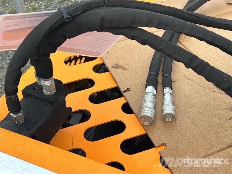 Arteer LRR-74W 74 in Skid Steer Landscape Rake (Unused) مكابس وميبسات التبن